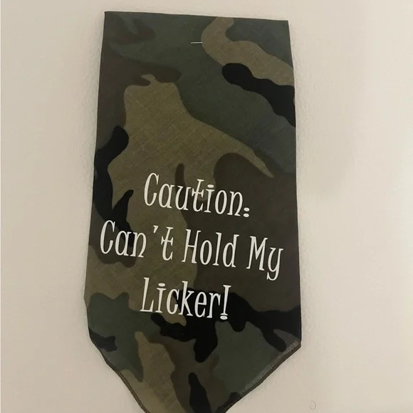 One size pet camo scarf: Caution! Can’t Hold My Licker - Picture 1 of 1